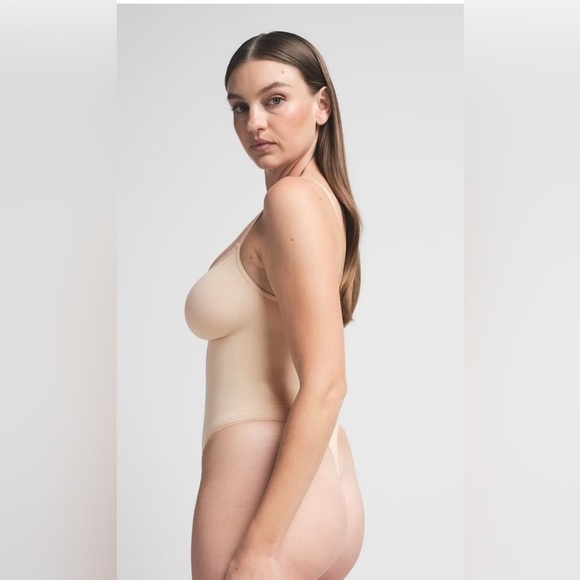 SKIMS Seamless Sculpt Thong Bodysuit Size Large - Picture 2 of 7